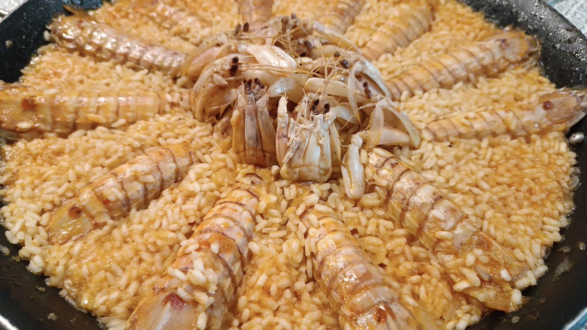 RogerdePaper's tweet image. Després de tanta polèmica amb les galeres, casi que millor que ens les mengem per dinar
#santjoanvalls