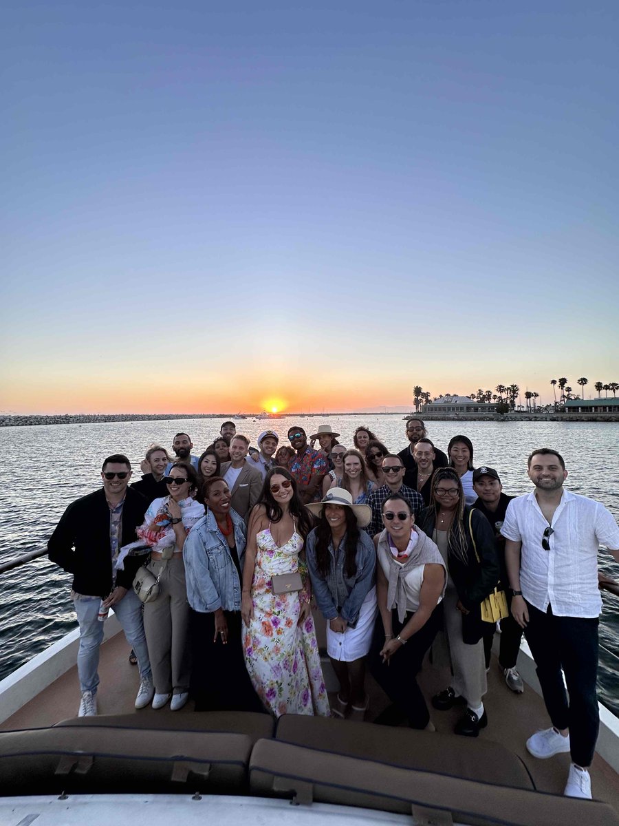 Yesterday a group of ~40 LA-based marketers got together for the 1st annual CANS LIONS 🦁 outing.

We conquered Cannes FOMO
We presented fake case studies
We gave out awards (aluminum lions)
Great times were had

Thx <a href="/jeremyschumann/">Jeremy Schumann</a> for organizing/leading and to <a href="/boatsetter/">Boatsetter</a>!