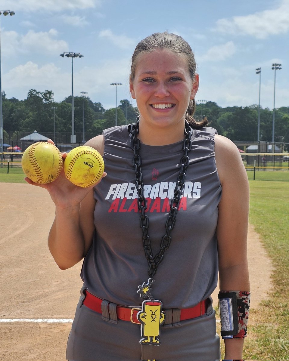 Our #32 EJ Bragan <a href="/ejbragan25/">Ella Joy Bragan</a> with 2 BOMBS this morning at Scenic City!
<a href="/ConnectSports_/">Connect Sports</a> 
<a href="/1rebelsoftball/">VHHS Softball</a>