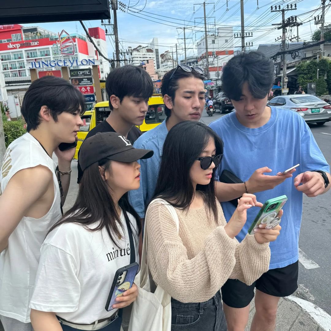noranmailbox's tweet photo. #선업튀
이 가족 여행에 같이 간 것 같은 기분
그리고 사진만 봐도 따뜻해지는 기분
나만 그런지 모르겠지만
좋다 💛
#선재업고튀어 #LovelyRunner
#김혜윤 #KimHyeYoon #서혜원 #SeoHyeWon #송건희 #SongGeonHee #허형규 #HeoHyeongGyu #송지호 #SongJiHo #문시온 #MoonXion #양혁 #YangHyuk https://t.co/ShcUDFnSoB