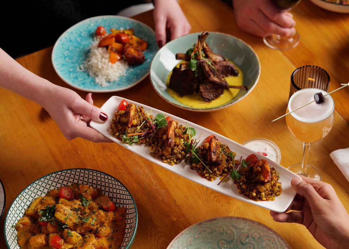 Pass the prawns! 🍤 

Marinated, grilled prawns top moong bean salad and pineapple chutney. Cheers to cold drinks, delicious food, and relaxing evenings at <a href="/pukkatoronto/">Pukka</a> ✨ 

#torontorestaurants #toronto #indianfoodtoronto #stclairwest #foresthilltoronto #torontofood