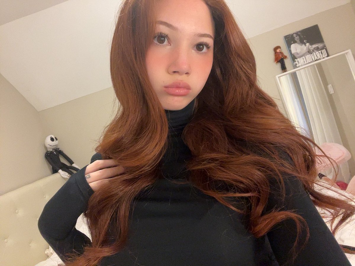 zoe4nya's tweet image. Okkkk what do i look like my name is