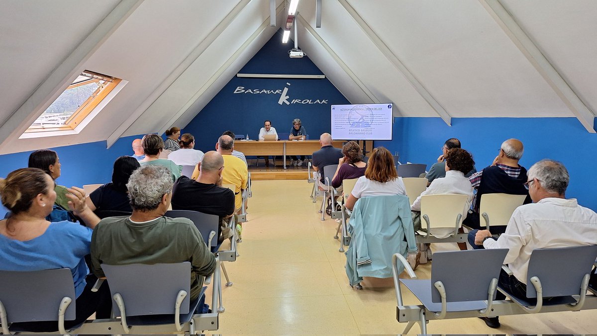 atlbasauri's tweet image. Ayer celebramos la asamblea General 2024, tras no presentarse ninguna candidatura más ,José Ángel García, continuara 4 años más en la presidencia del Club , agradecerle su dedicación y disponibilidad  !! Zorionak!!! 
💙💙💙