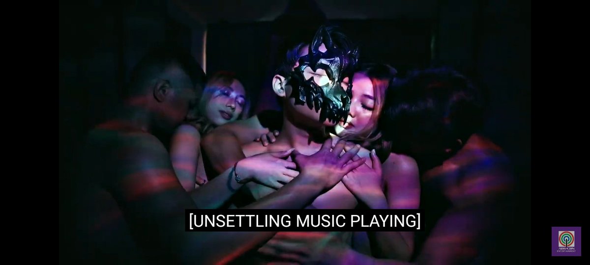 jarvs_squirtle1's tweet photo. Dati palang inisiip ko kung paano nila isisingit yung scene na may "Alter Account" yung isang character sa Senior High/High Street.

Nakakaawa yung mga taong naaexposed sa ganitong bagay, pero mas nakakaawa pa rin yung karelasyon na pinagtataksilan nila.
#HSCancelled https://t.co/Wa8fR6eDM9