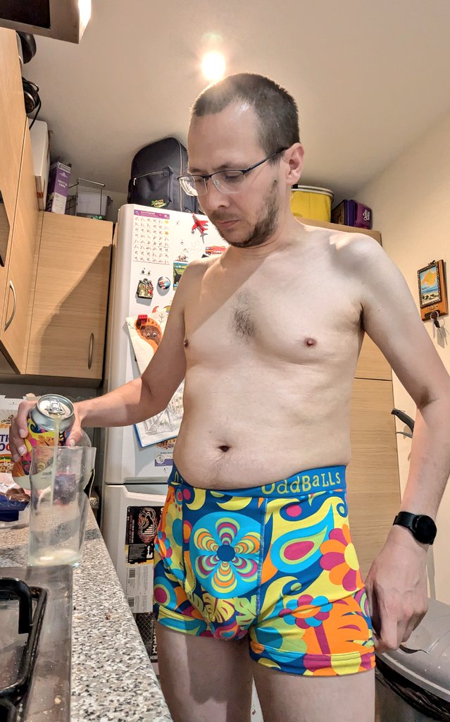 Well there's only one way you can beat having a beer in the evening.   Having a beer while wearing matching pants.   <a href="/myoddballs/">OddBalls</a> x <a href="/fullcirclebrew/">Full Circle Brew Co</a> hippy jungle #myoddballs #checkyourballs