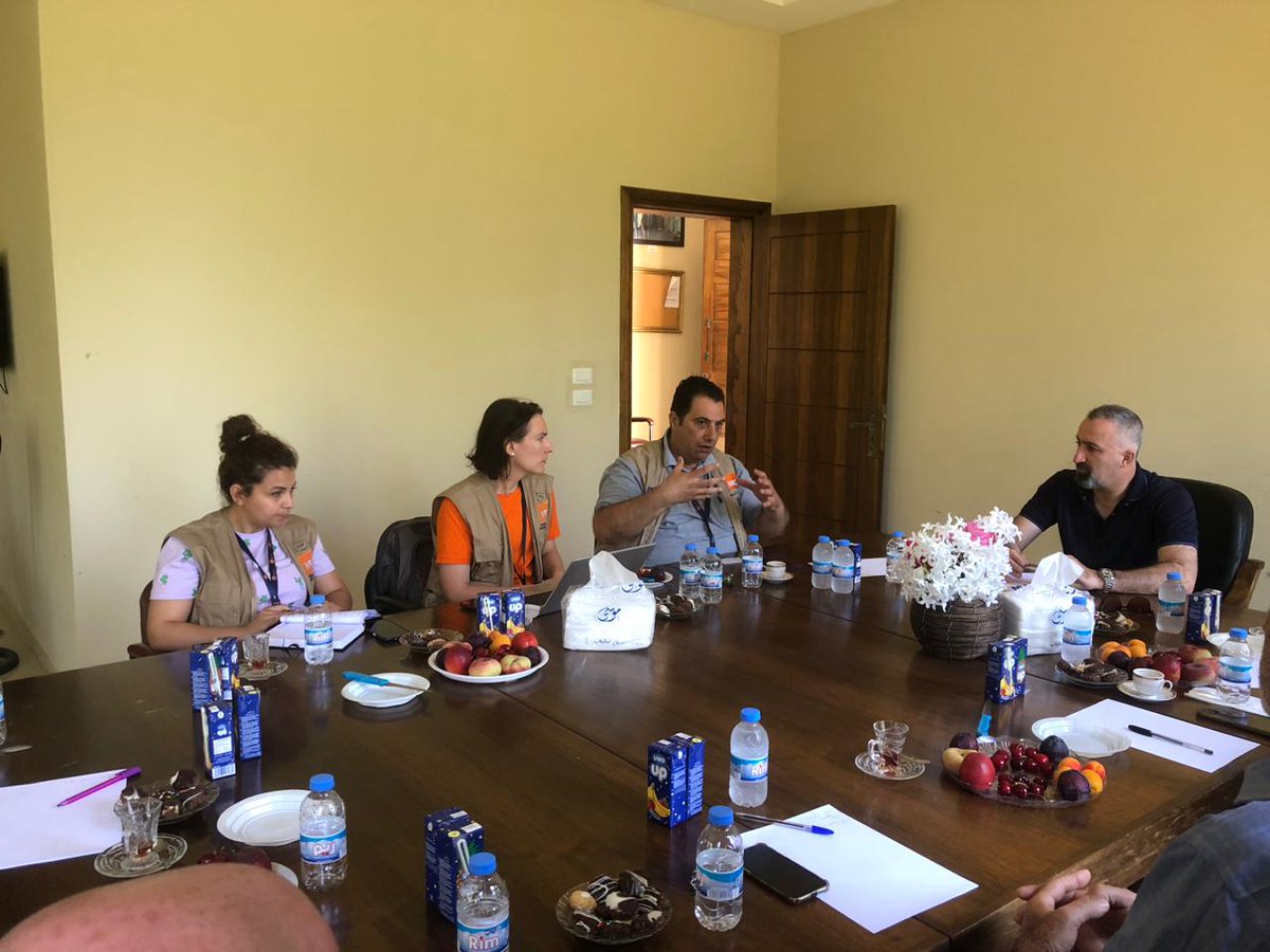 عقد اجتماع مع ممثلين عن المجلس النروجي للاجئين (NRC) في مركز بلدية برج قلاوية بحضور مندوب اتحاد بلديات جبل عامل في خلية  طوارىء قضاء مرجعيون ومحافظة النبطية الحـ.ـاج محمد نور الدين ومديرة خطة الطوارئ في   (NRC) Anne-Laure Rambaud وعدد من رؤساء بلديات الاتحاد