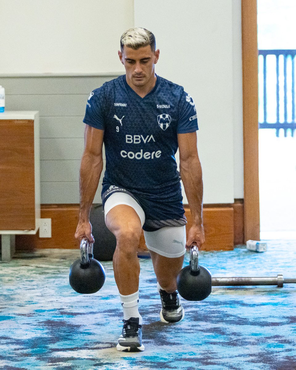 ¡Arrancamos con el entreno de hoy!💪🏼

¡Buen viernes, Rayados!🤠