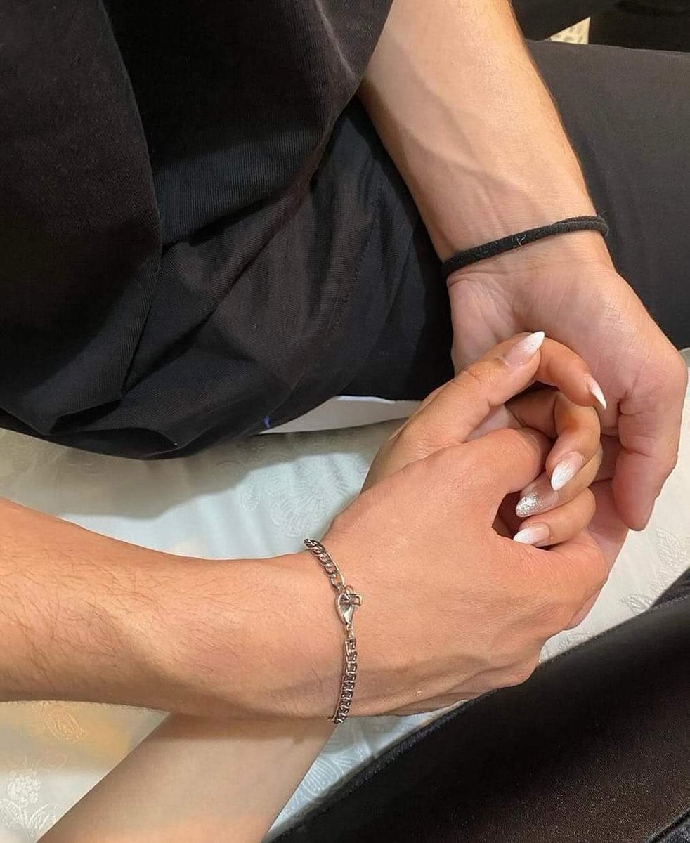 الصداقة والحُب في شخصٍ واحد .♥️