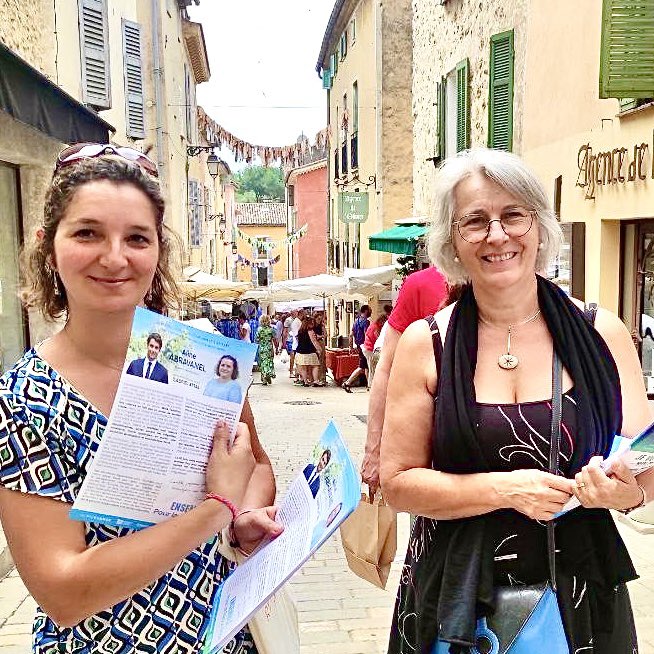 AlineAbravanel's tweet image. 1/3

#Tractage de ce midi à #Valbonne, un marché très dynamique, et européen !

Beaucoup de bienveillance et de soutien pour notre candidature face à la menace des #Extrêmes dans notre circonscription et partout en #France.