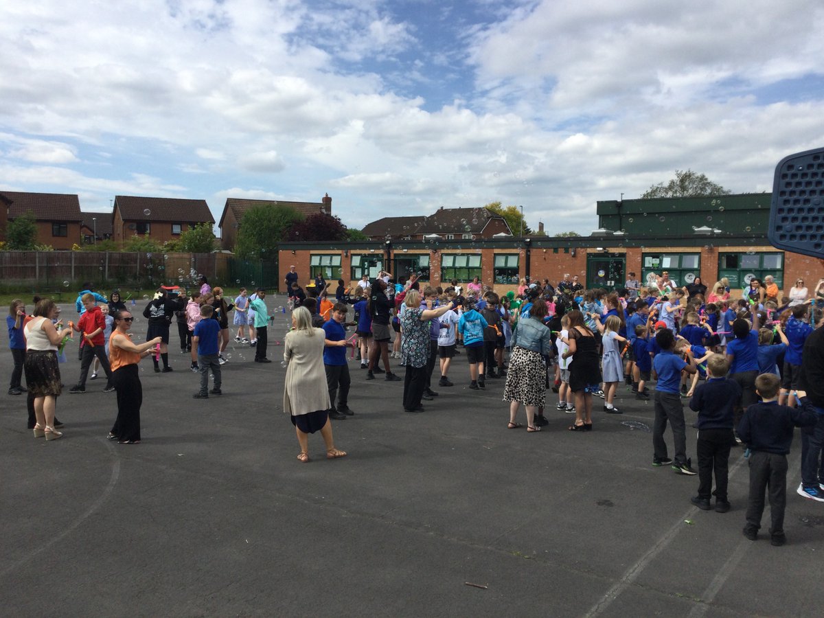 And ending a great Founder's Day with Bubbles.  Thank you to everyone who has joined us today; at Mass, Open Day, Y6 Hoodies and Bubbles.  Amazing Day. <a href="/PTASTM/">Friends of St. Thomas More RC Primary School</a> <a href="/StThomasMoreAlk/">Mrs Butterworth</a>