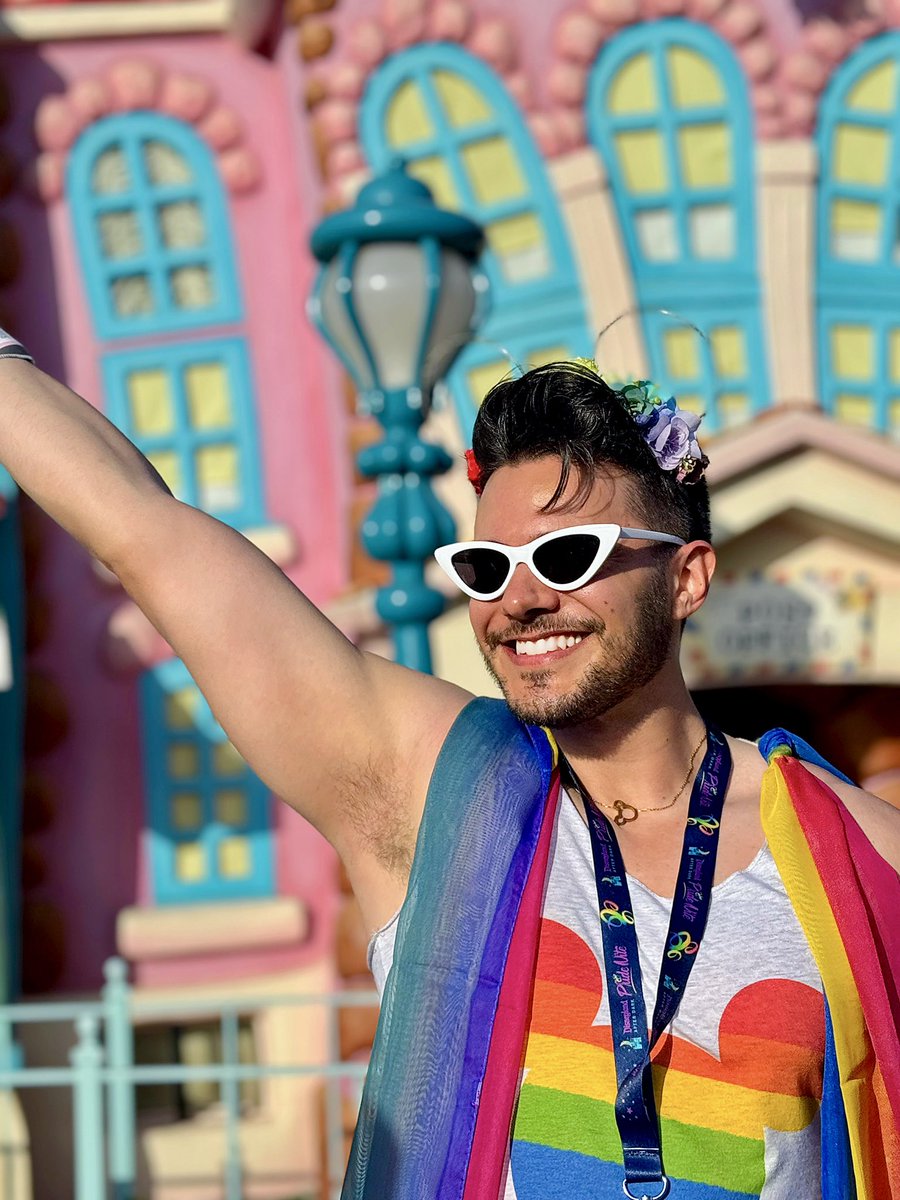 RyanEBoehme's tweet photo. More photos during #DisneylandPrideNite this week.
Always proud to be my #extraAF authentic self in my happy place! I #love that #Disney offers a safe space for the #gay community in a world full of haters. At least we have Mickey &amp; friends by our side! 🏳️‍🌈 #HappyPride #loveislove https://t.co/7NuHyUlEsp