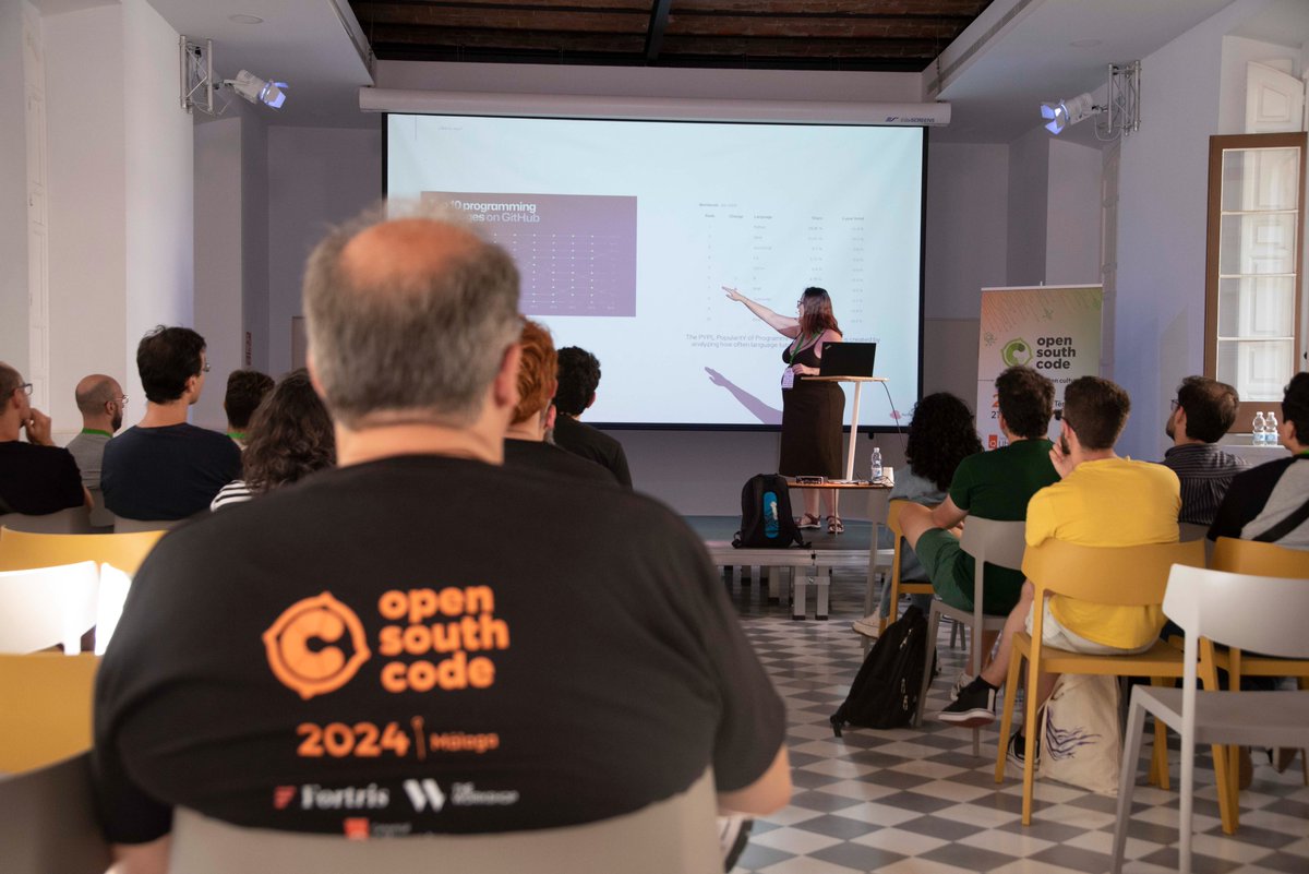 OpenSouthCode's tweet image. Llevo usando software libre desde que estudiaba. 
“Java es una definición y no hay solo un Java”
#Adoptium (Eclipse) es una inciativa comunitaria. #OpenJDK ¡Una crack @delawen! 😻