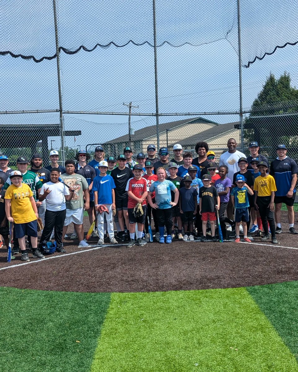 412SportsMin412's tweet photo. Great start to week two of our regional baseball camps! This week we are with our friends at Sto-Ken-Rox Baseball ! Thanks to our friend, Tarrik Brock, 1st base coach of the Pittsburgh Pirates for spending time with us on our first day of camp! https://t.co/M8pOZPT8LW
