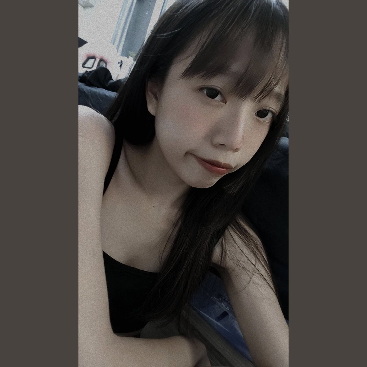 前置鏡頭跟後置鏡頭你們比較喜歡哪一個ㄚ
明明都是我 確有點不一樣😅 https://t.co/bk97EbDPx5