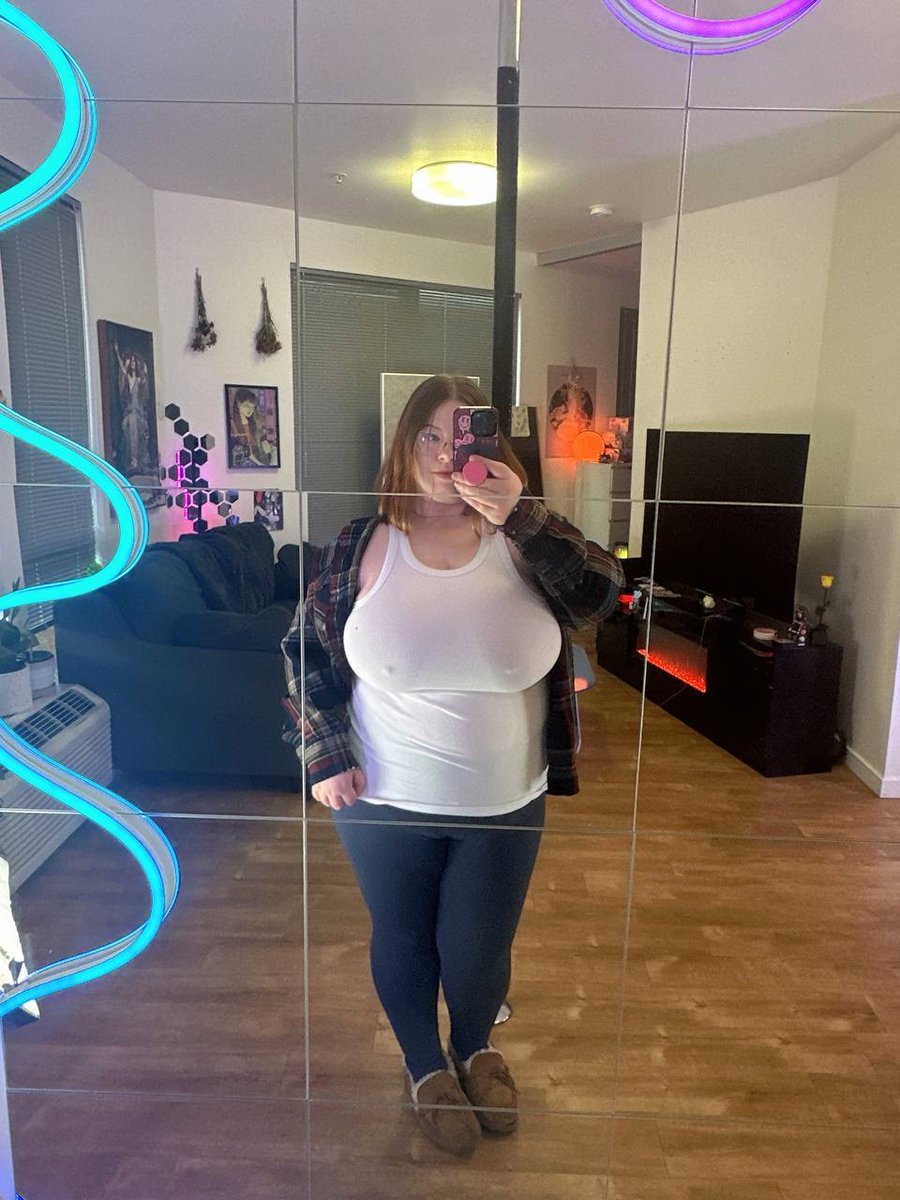 ambersparkl's tweet photo. say 'hi' if you wanna see me topless 😛 https://t.co/Ify9eDfWNA