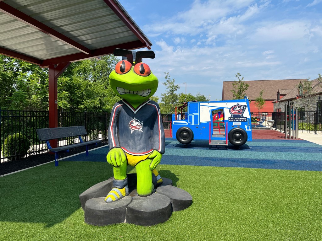 cre8play's tweet image. Will the Panthers take the #StanleyCup tonight? 🏒🥅  Or will the Oilers show up and shut 'em down? One thing we know for sure... little #BlueJacket fans are having fun hangin' and getting photos with Stinger!! Sometimes all your space needs is a bit of Character!