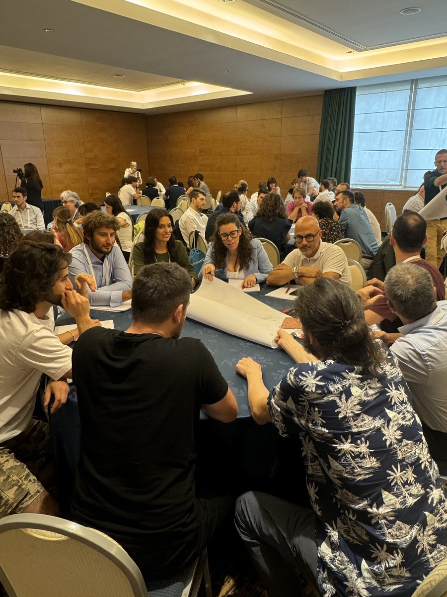 Si conclude la Giornata Precongressuale, grazie a tutti i partecipanti, ai moderatori, alle personalità istituzionali e della categoria intervenute nella Tavola Rotonda. 
Vi aspettiamo domani per aprire i lavori del #CongressoROI2024 e per celebrare i 150 anni dell’#osteopatia 🤩