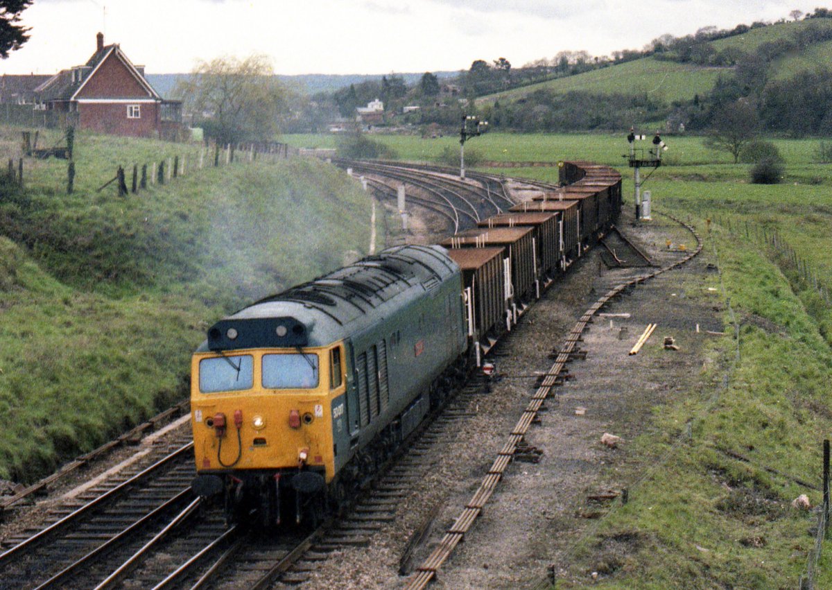 WalnutRede's tweet image. Fifties on a Friday: @CraigMunday1  I can raise you 50017 Royal Oak at the bridge of Cowley heading for Meldon...?  It followed 31117 heading for Lapford to collect the UKF vans...
@thefiftyfund
@Class50s
@RailwayMagazine