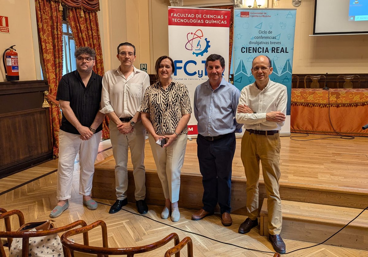 FCTQ_uclm's tweet photo. CIENCIA REAL III
Segunda sesión con tres conferencias breves muy interesantes
@UCLMdivulga https://t.co/RxfptgRHLZ