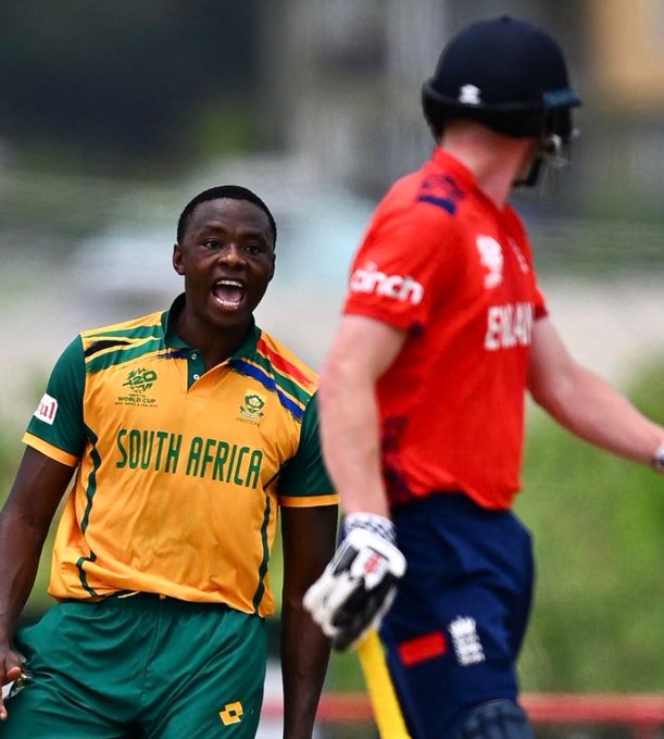 South Africa take a thriller in St Lucia! 📹 Credits: Twitter/TheBarmyArmy