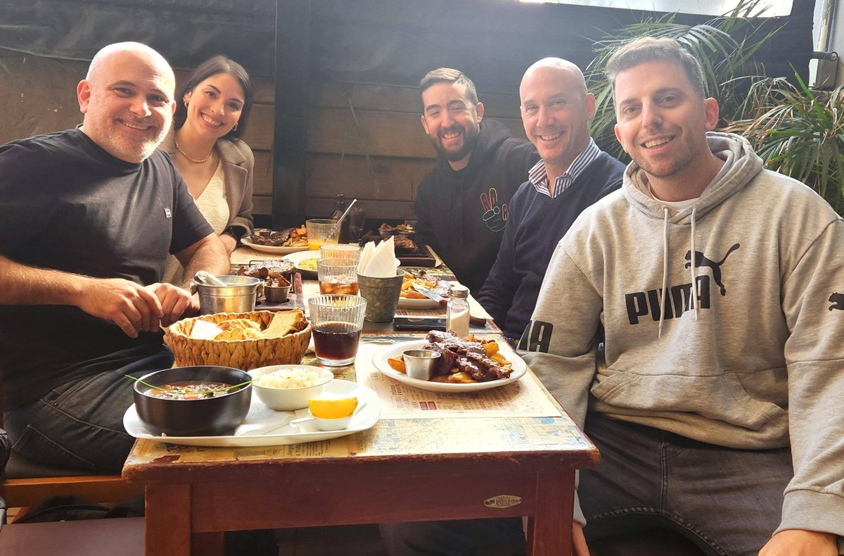 1NCE_IoT's tweet image. We are thrilled to announce the launch of 1NCE in Brazil! To celebrate this exciting milestone, our global offices have come together for a special Brazilian-inspired meal.

Bem-vindo, Brazil! 🇧🇷
 
#1NCEBrazil #GlobalCelebration #IoTConnectivity