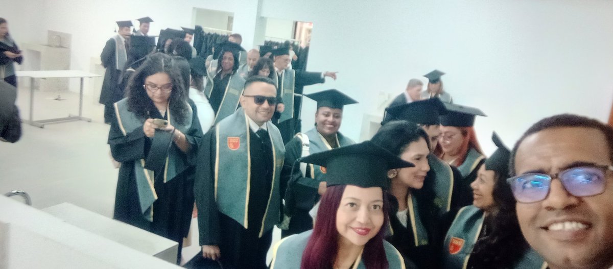 vallovig's tweet photo. Ambiente festivo en la @UbeEcuador la #UniversidadParaTodos
en #Durán
Estudiantes de todo el #Ecuador acuden a las ceremonias de #graduación nuevos profesionales de III y IV nivel al servicio de la sociedad #UBEAlumni 
@elferrodiario_ @eluniversocom @Expresoec @EduSuperiorEc https://t.co/sKIGIWBThY