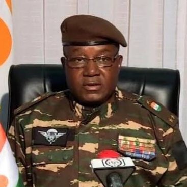 GlobeEyeNews's tweet photo. BREAKING:

Niger kicks out French uranium mining companies after expelling French troops. https://t.co/XKw7YAghMj