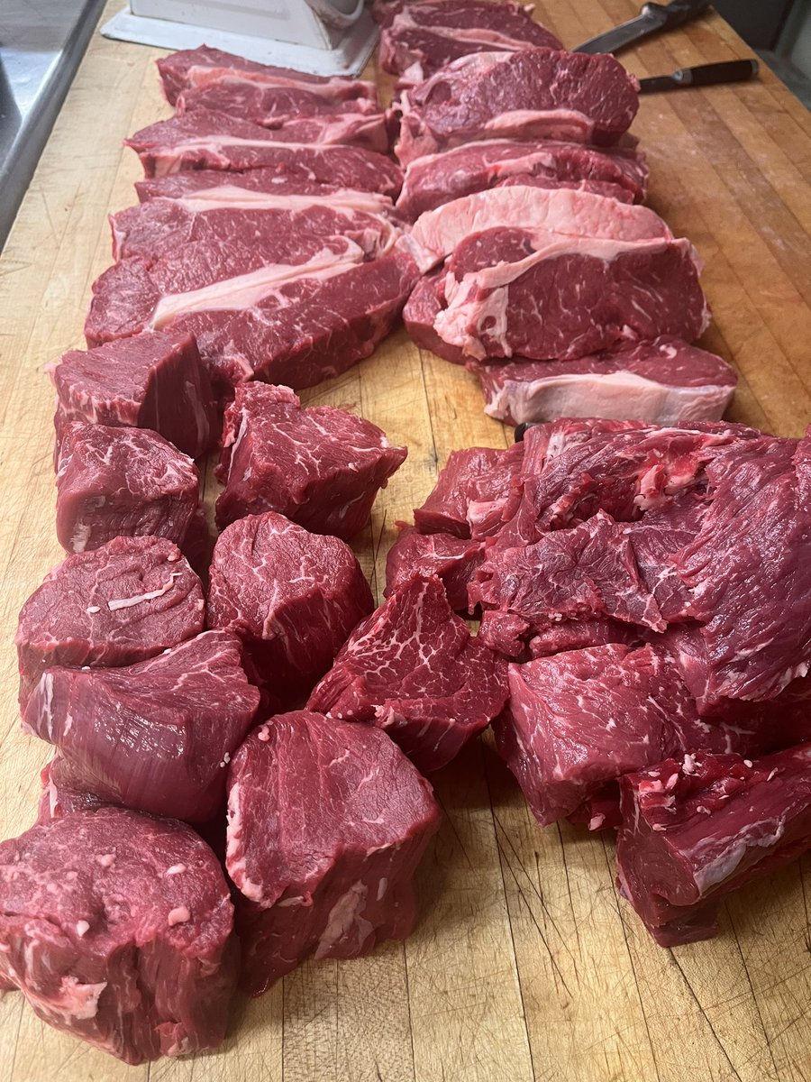 TheBlockWebster's tweet image. FRESH CUT STEAKS!
#beef #creekstonefarms #premium #blackangus #shortloin #strip #steaks #beeftendloin #butchery #butchering