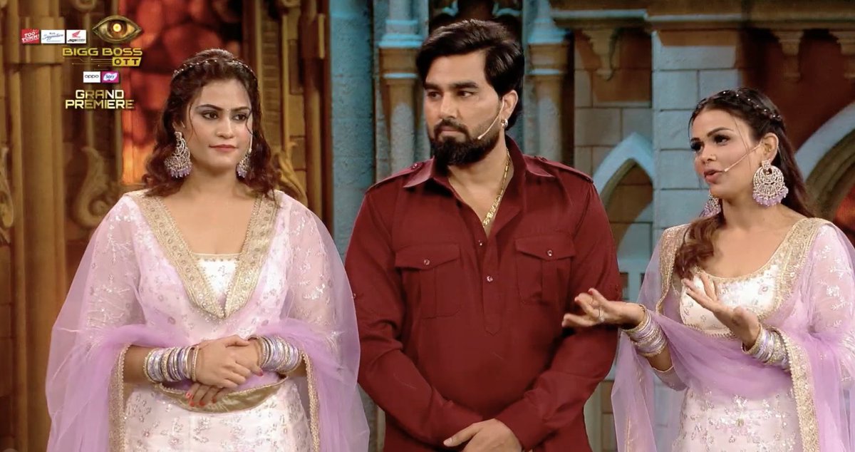 DilDiyaRashmee's tweet photo. Aagaya Armaan Malik apne do do biwiyon ke saath.

#BBOTT3 https://t.co/lducUcvGv5