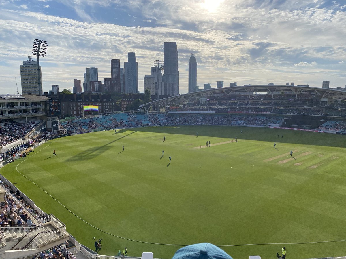 DavidSSport's tweet image. When in Rome. 🏏 #howzat