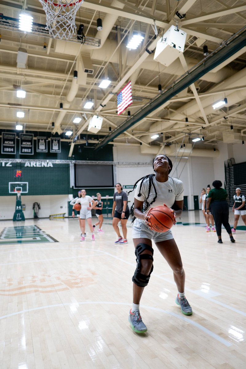 Loyola Women's Basketball tweet media