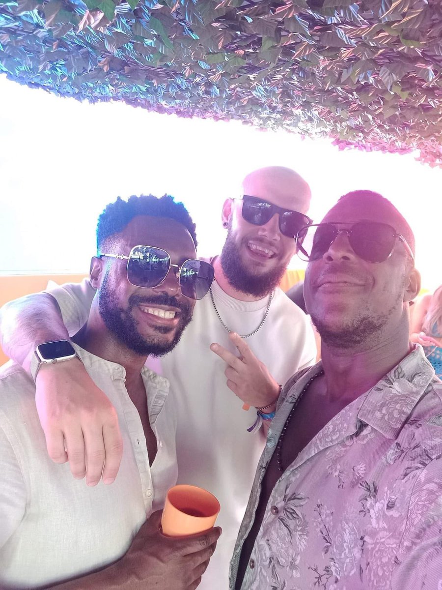 Lewis Bones tweet media