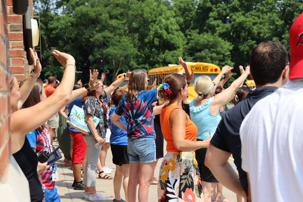 Summer is officially here! Our elementary students at Brooks Hill and Jefferson Avenue had a summer send-off with faculty and staff as they boarded the buses today! Have a healthy and safe summer, and we'll see you all in September! 👋😁🌳 #FutureReadyRaiders