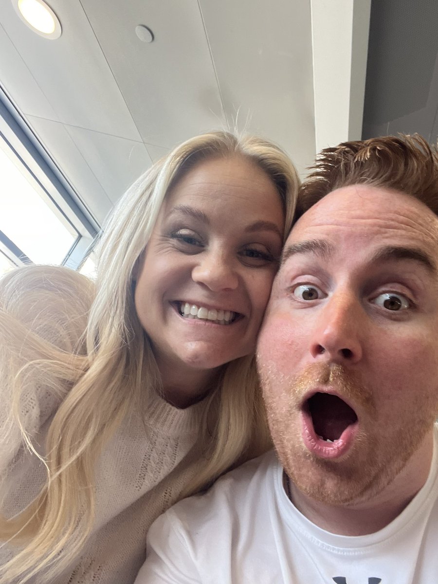 kparkerhess's tweet photo. @TheRealAmieT and ParkyTaco reunite at the airport in Chicago! https://t.co/Wbr35a2toJ