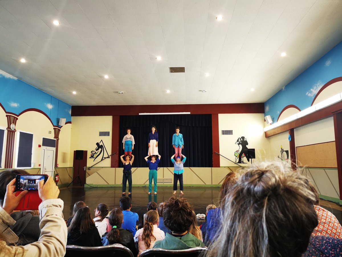 Fête de la musique 🎶 à Plouaret : restitution projet Cirque In Situ. 3 semaines de résidence Cie Ino Kollektiv! 👏Service jeunesse  <a href="/CarreMagique/">Carré Magique</a> #pactecultureldeterritoire <a href="/AggloLTC/">Agglo_LannionTregor</a> <a href="/MinistereCC/">Ministère de la Culture 🇫🇷</a> <a href="/cotesdarmor22/">cotesdarmor</a> <a href="/regionbretagne/">Région Bretagne</a>