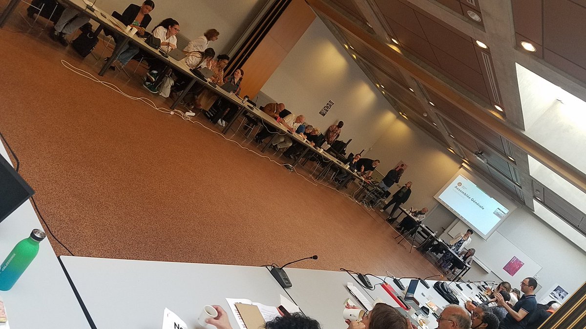 Dans la tempête et les périls, il ne faut pas perdre l'horizon du progrès et d'une école de la réussite pour toute et tous, en France comme partout dans le monde. Auj le @SgenCFDT accueillait l'AG de <a href="/SolidLaique/">Solidarité Laïque</a>.