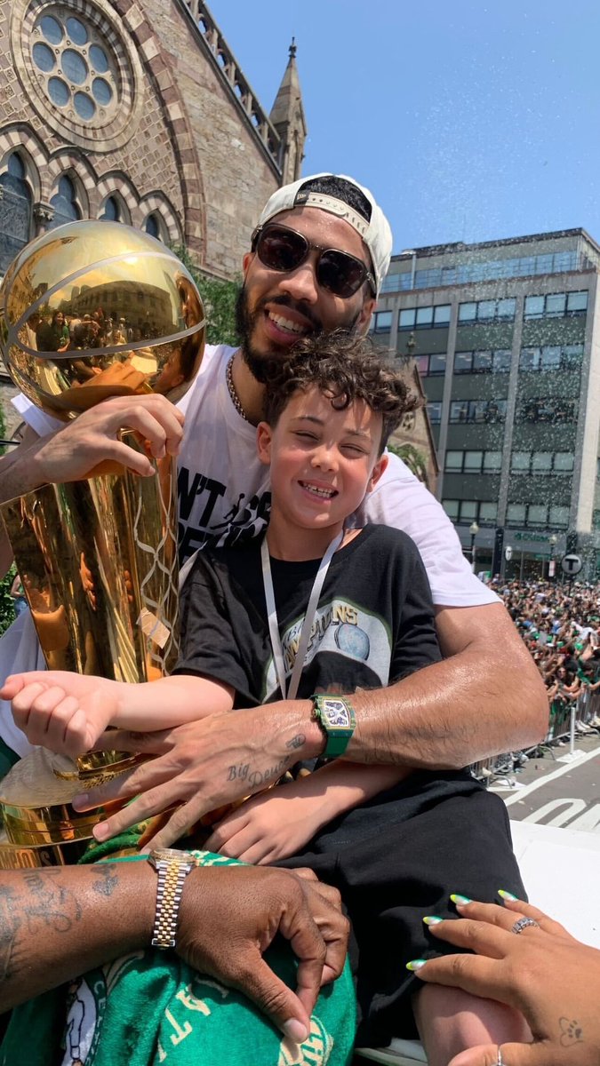 All smiles from the Champ and Deuce 😁🏆

(Via @jaytatum0/IG)