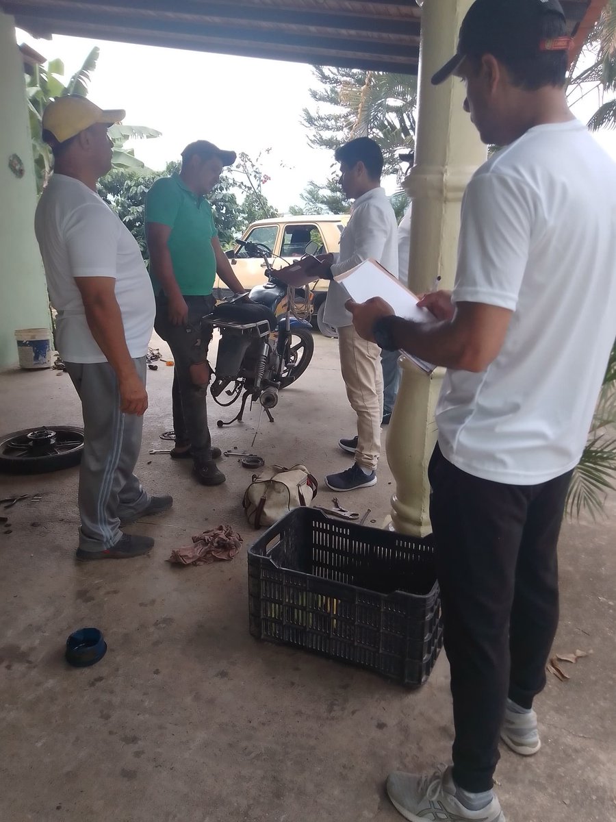 LuisEQuinteroA's tweet photo. Desde San Buenaventura en Mesa Bolívar, compartiendo con esta hermosa comunidad. Nuestro propósito abrazar a cada familia, cada hogar y enseñarles como votar el próximo 28 de Julio. Con @EdmundoGU lo vamos a lograr. https://t.co/IgfCi8wKit