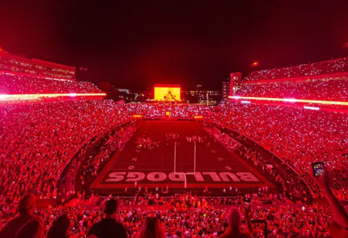 After a great workout and conversation with <a href="/coach_thartley/">Todd Hartley</a> I am blessed to receive an offer from <a href="/GeorgiaFootball/">Georgia Football</a> 
<a href="/KirbySmartUGA/">Coach Kirby Smart</a> <a href="/ImClayJames/">Clay James</a> #GoDawgs