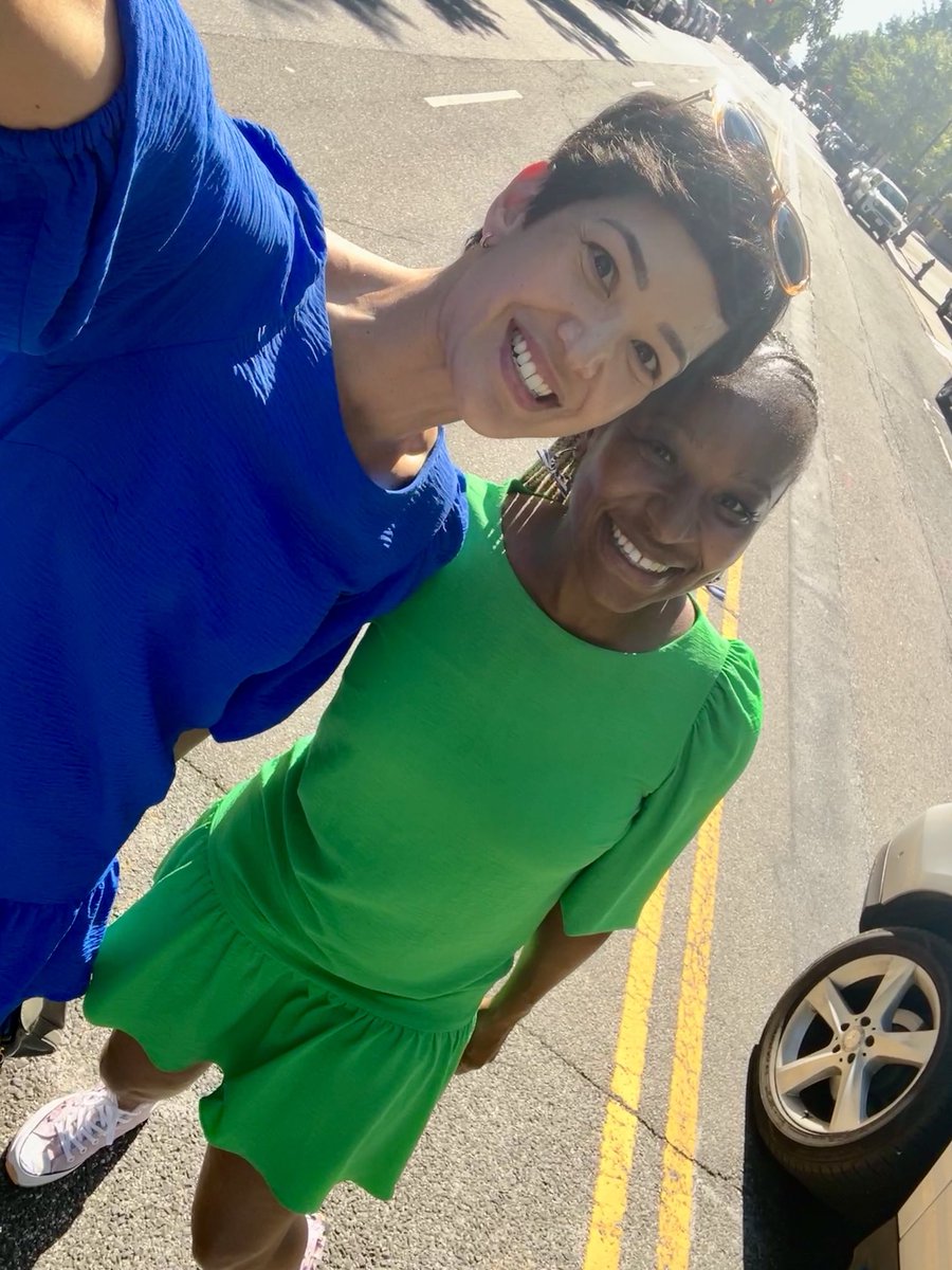 Love my city: running into one of your sheroes, stopping for a hug, and realizing you’re wearing the same dress. ⁦<a href="/thefreedc/">The.Free</a>⁩