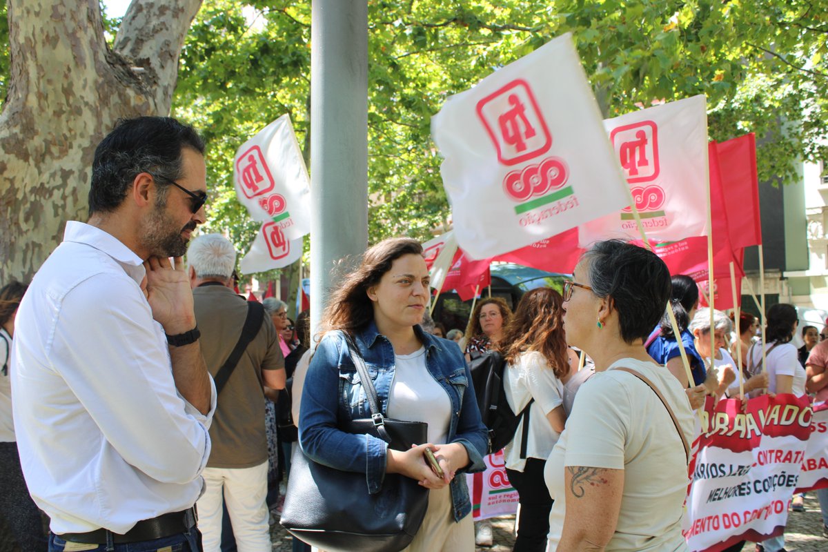 pcp_pt's tweet image. Alma Rivera, membro do Comité Central do PCP, esteve hoje presente na luta dos trabalhadores das misericórdias, promovida pela Federação Nacional dos Sindicatos dos Trabalhadores em Funções Públicas e Sociais.

Junto à sede da UMP - União das Misericórdias Portuguesas, em Lisboa,…