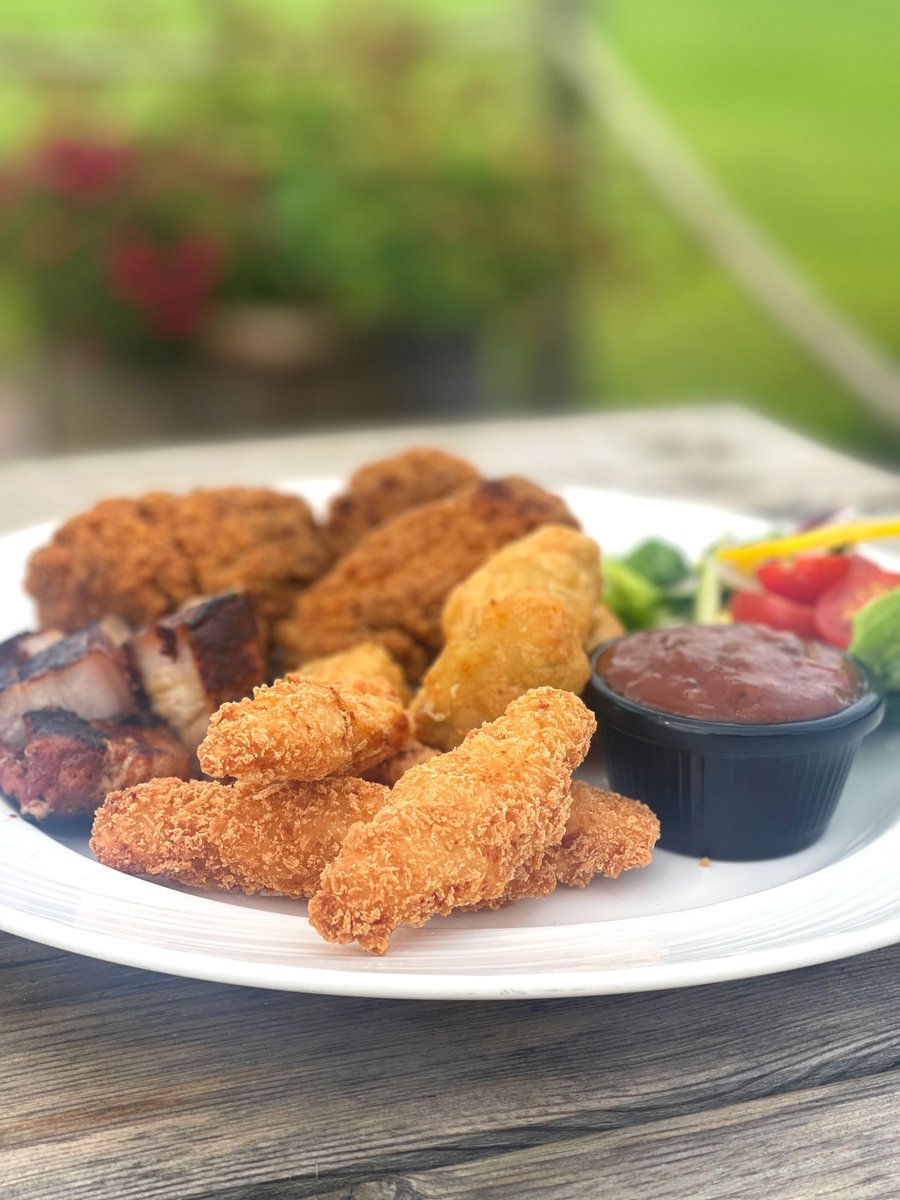 Take advantage of our new lunch specials! ⭐ 🍽️ 🍻 
- Classic Sharing Platter with Spicy Chicken Wings, Belly Draft Bites, Chilli Cheese Nuggets &amp; Chicken Goujons served with garnish &amp; salsa for only £9.95
- Beef Chilli Loaded Nachos or Chips topped with cheese for only £5.00