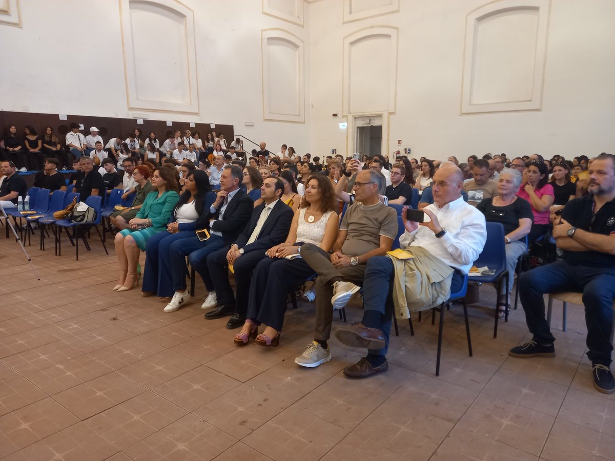 napolicittametr's tweet photo. #live dalla #Reggia di Portici per la #festadellamusica2024 organizzata dalla Città Metropolitana di Napoli con i licei musicali e coreutici del territorio, il patrocinio dei Comuni di Portici, Ercolano e della Facoltà di Agraria dell’Università Federico II di Napoli #21giugno https://t.co/ah5fgNP1V4