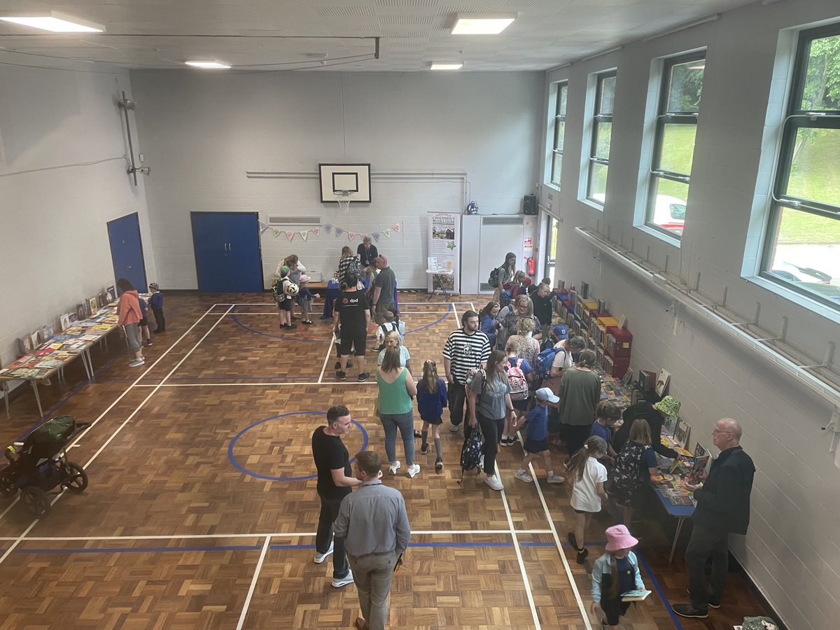 NectonPrimary's tweet image. So lovely to have ⁦@NorfolkCBC⁩ in school this week for a Book Fair! Always such a wonderful selection of books for all ages.  The storytelling in classes earlier in the day from Chris was thoroughly entertaining 🤩. The school was full of book chatter all day 📚😎. Thanks