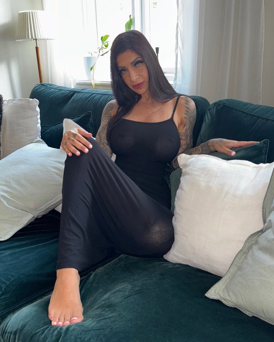 Would you motorboat me?🍒 https://t.co/JxOlDPPX7Q