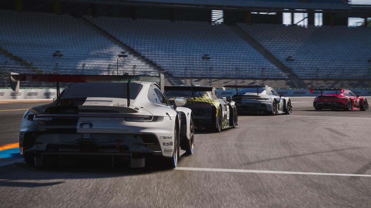#ESLR1 - Semi-final 1 done: Not only #CharlieCollins in P2 and #JoshRogers in P4 made it to the final for #Porsche #Coanda #Esports. Also #FaZeClan #911GT3R driver #EnzoBonito is through to the top 12 as the winner.

#Raceborn @ESL_R1 <a href="/CoandaEsports/">Coanda Esports</a>