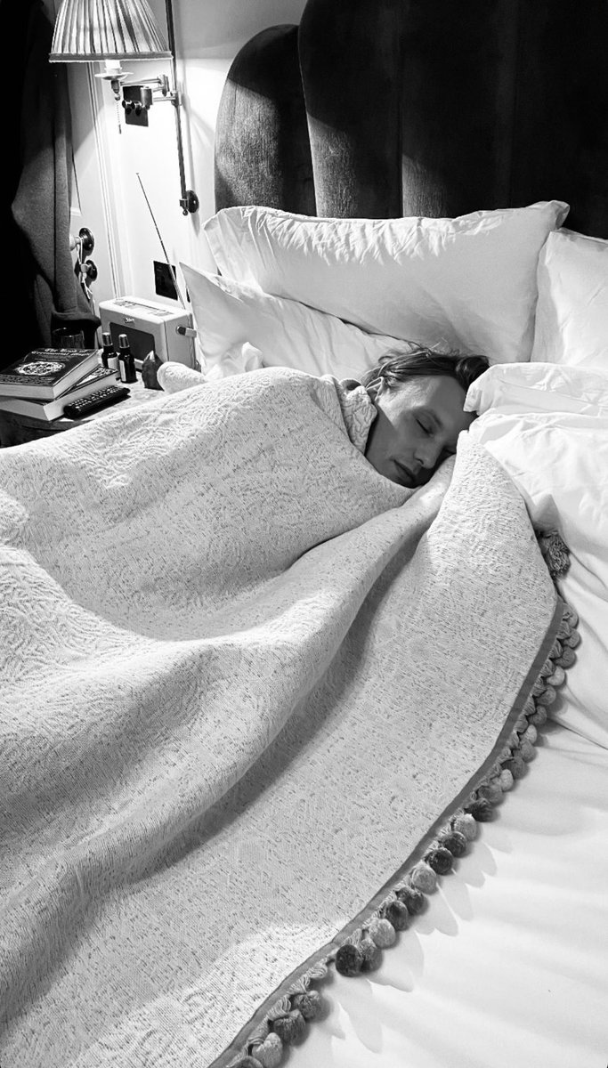 bestofjamieb's tweet image. 😴