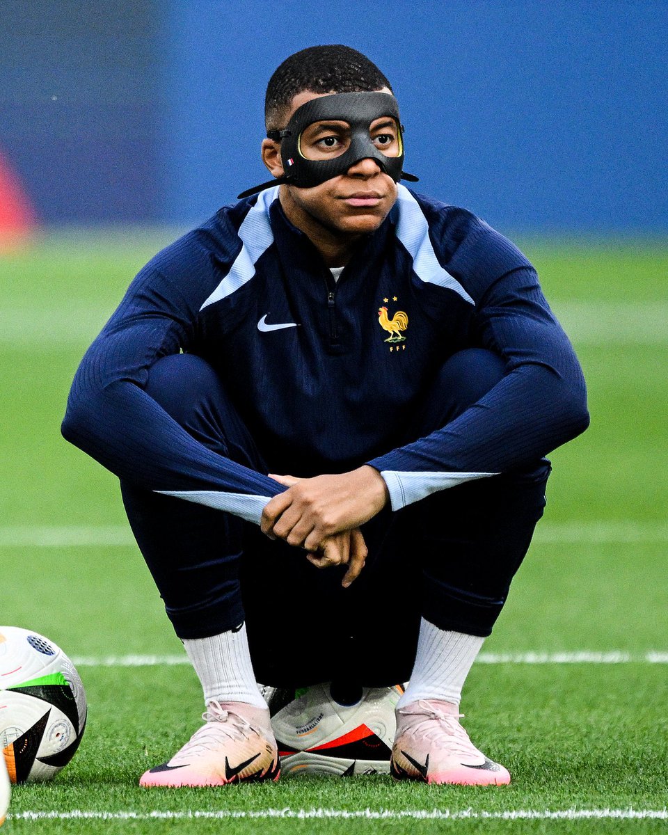 サッカー用フェイスガード 楽天市場】フェイスガード サッカー 顔面 保護 スポーツ キッズ 子供