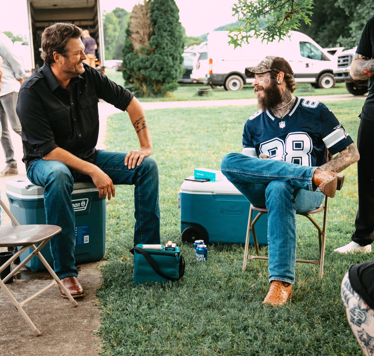 PostMalone's tweet image. hope y’all are loving pour me a drink:) 🍻 posty.lnk.to/pourmeadrink