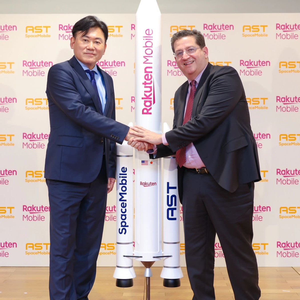 Anthony_Chong1's tweet image. True friends are like diamonds, bright, beautiful, valuable and always in style